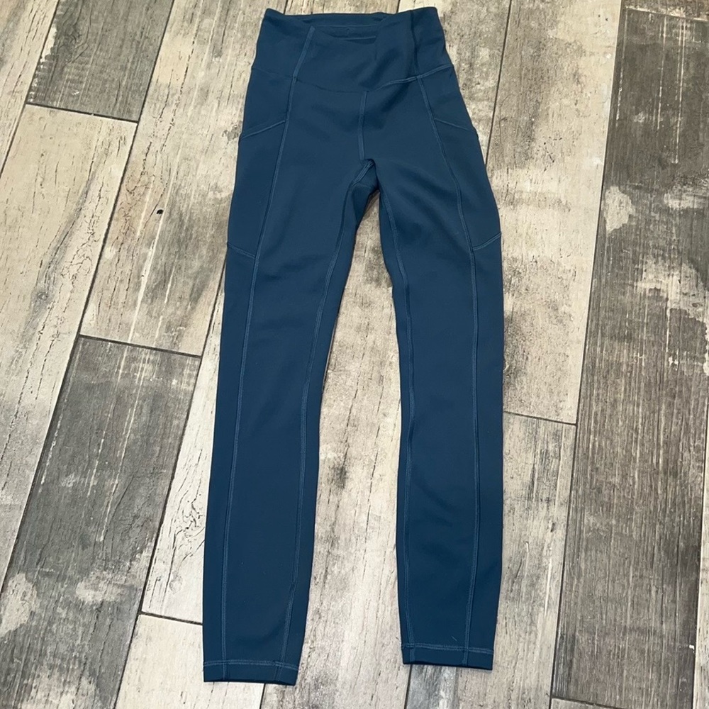 adorable teal lululemon leggings! :)